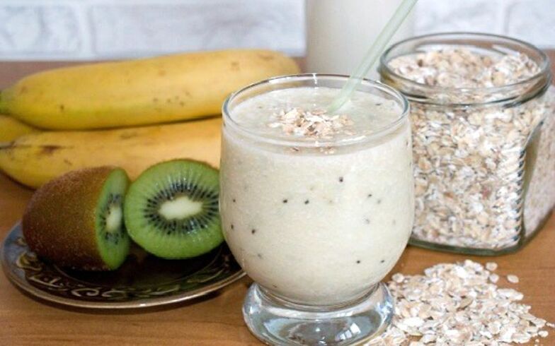 Fruit smoothie with oatmeal for weight loss