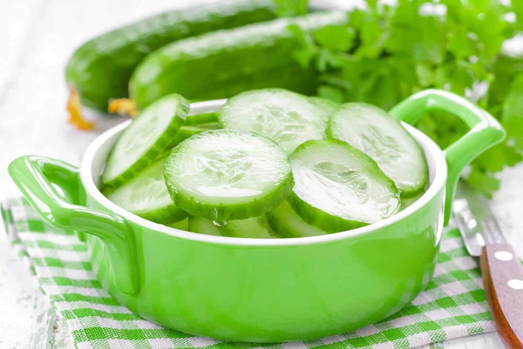Cucumbers are an indispensable weight loss product and the basis of fat burning cocktails. 